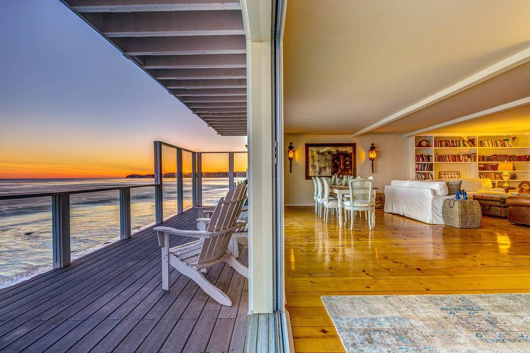 A tale of two halves...showing inside and out. Another image from my last Malibu shoot.  #realestate #larealestate #luxuryrealestate #luxuryhomes #luxury_homes #highclasshomes #losangelesphotographer #creativevisionstudios #losangeles #architecture #milliondollarlisting #interior #realestatemarketing #realestatephotography #malibu #ocean #sunset #beautiful #amazing #architecturaldigest #architecturalphotography #archilovers #photooftheday #photographer #paradise #view