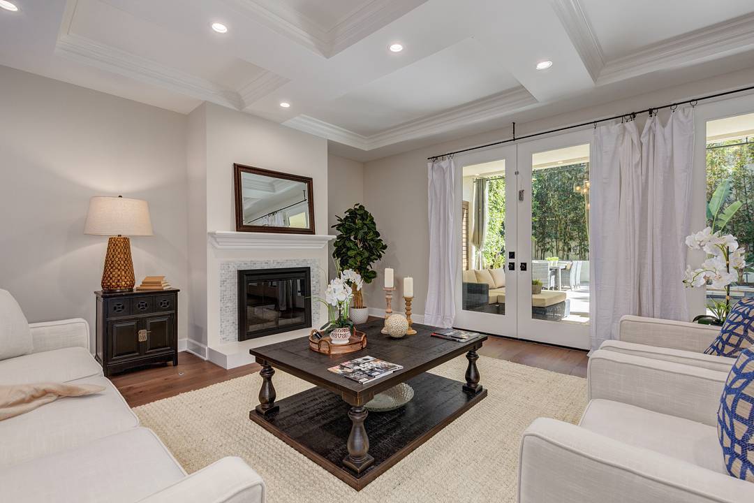 A beautiful home in Los feliz, just love the coffered ceiling!
.
.
.
.
#realestate #larealestate #luxuryrealestate #highclasshomes #luxuryhomes #luxury_homes #milliondollarlisting #architecture #architecturaldigest #architecturalphotography #archilovers #photooftheday #cvstudios #creativevisionstudios #realestatephotography #realestatemarketing #cvstudiosnet #losfeliz #cofferedceiling #myrrs