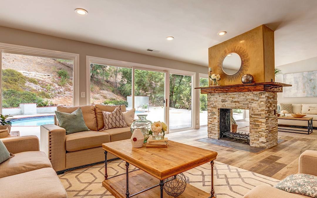This two sided fireplace adds such a beautiful focal point to this room.
.
.
.
.
#realestate #larealestate #luxuryrealestate #luxuryhomes #highclasshomes #milliondollarlisting #photooftheday #creativevisionstudios #cvstudios #cvstudiosnet #myrrs #realestatephotography #realestatemarketing #architecturaldigest #architecturephotography #archilovers
