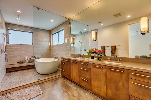 This modern home was built from the ground up. Every aspect of it was inspired by other homes and then put together to fulfill the homeowners check list. They did an amazing job but the master bath took the cake!
.
.
.
.
#realestate #larealestate #luxuryrealestate #luxuryhomes #highclasshomes #milliondollarlisting #photooftheday #creativevisionstudios #cvstudios #cvstudiosnet #myrrs #realestatephotography #realestatemarketing #architecturaldigest #architecturephotography #archilovers #masterbath #home #interiordesign