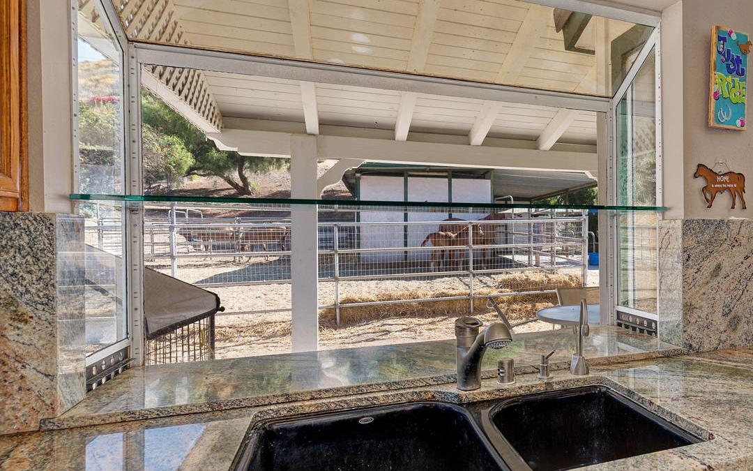 Had the opportunity to shoot a horse property in the bridal path area of Simi Valley this weekend. They had the cutest colt that was just a bundle of energy playing with her momma. If this was my house not sure I could leave the kitchen window! . . . . 
#realestate #larealestate #luxuryrealestate #luxuryhomes #highclasshomes #milliondollarlisting #photooftheday #creativevisionstudios #cvstudios #cvstudiosnet #myrrs #realestatephotography #realestatemarketing #architecturaldigest #architecturephotography #archilovers #view #horse #colt #baby #window #equestrian